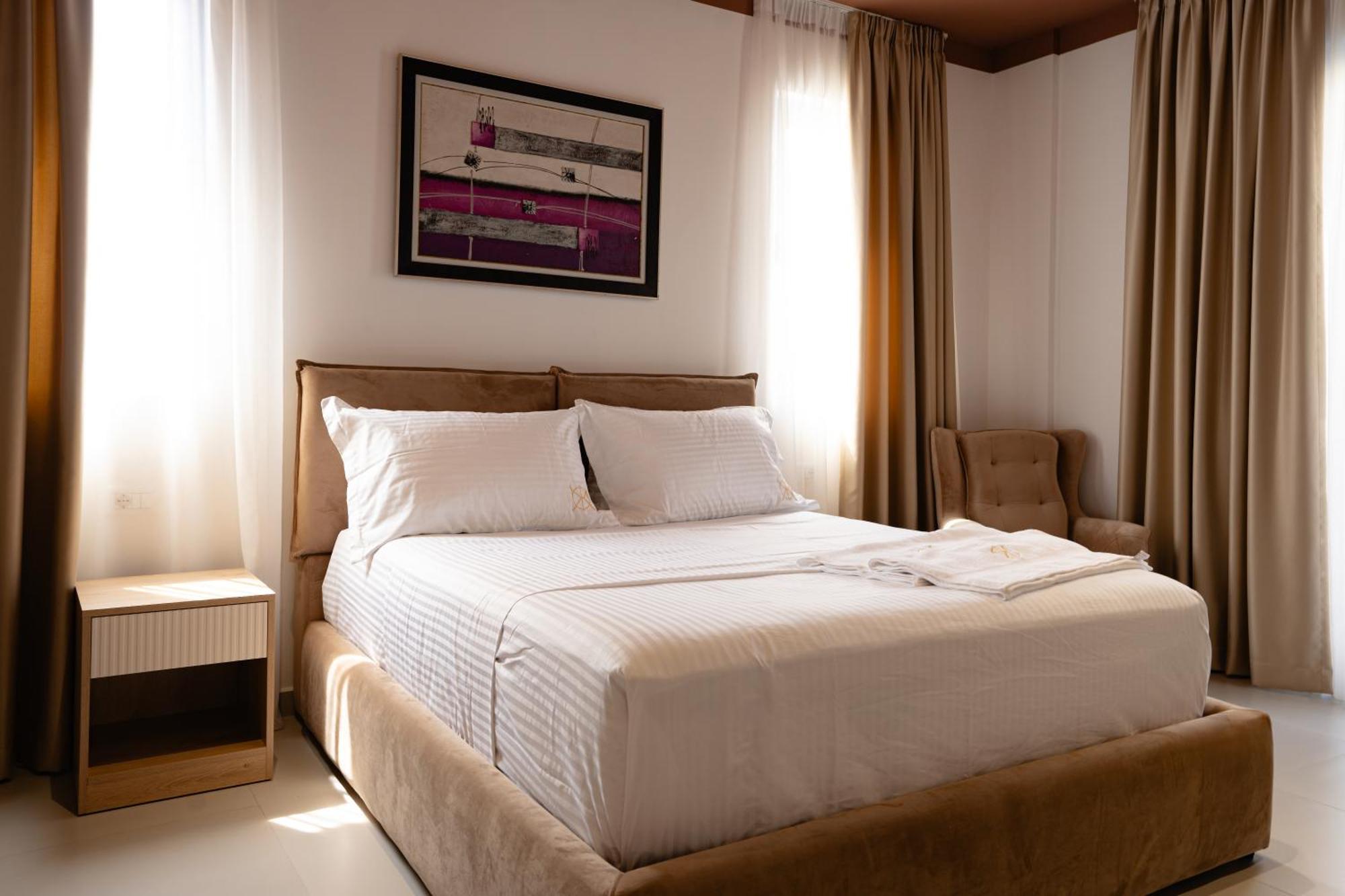 Kronos Village Lodge *