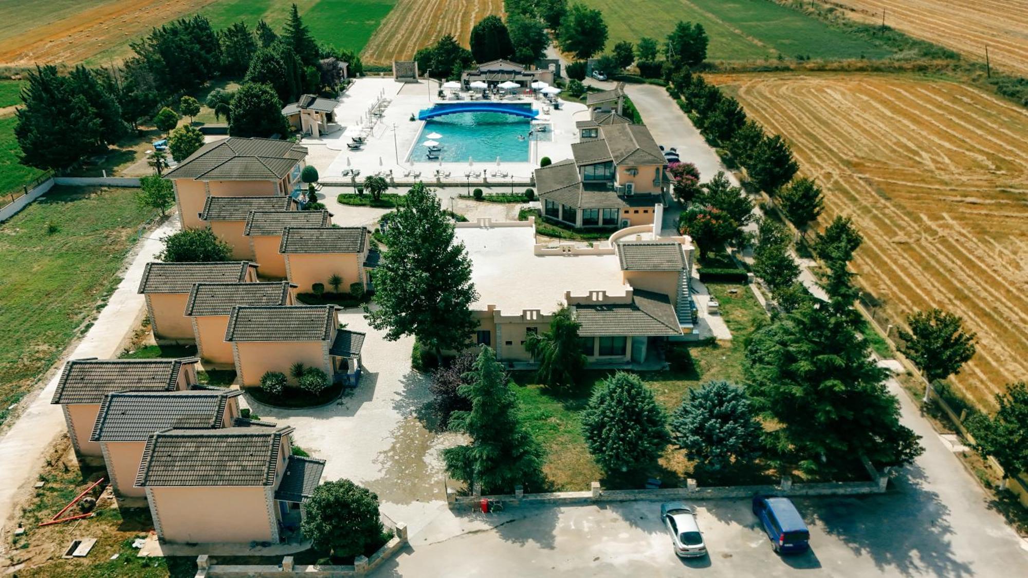 Kronos Village Lodge *
