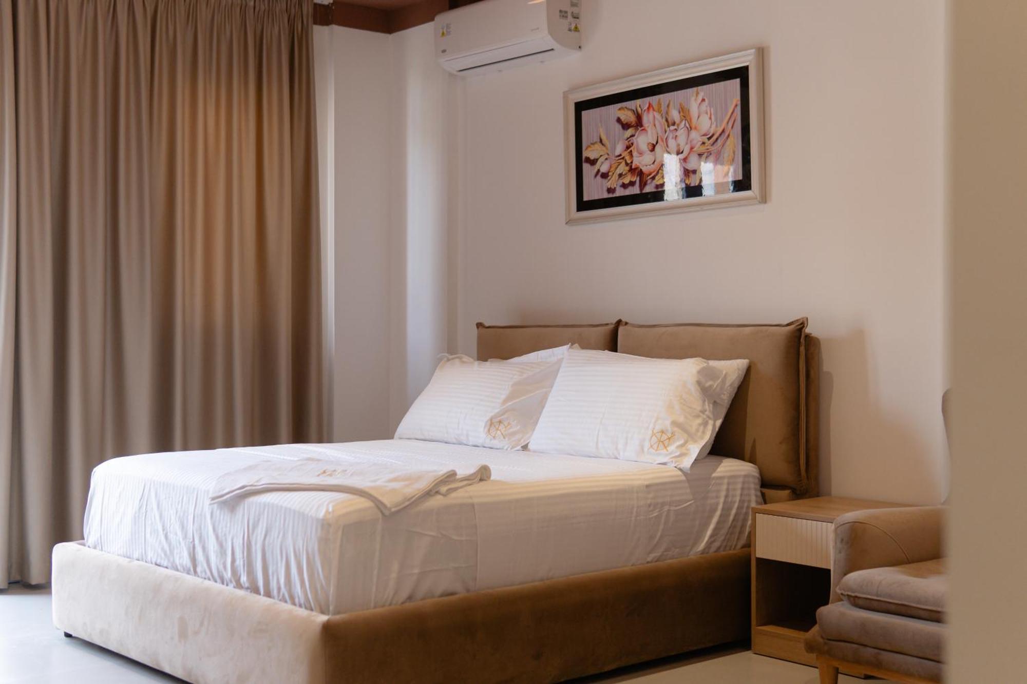 Kronos Village Lodge *
